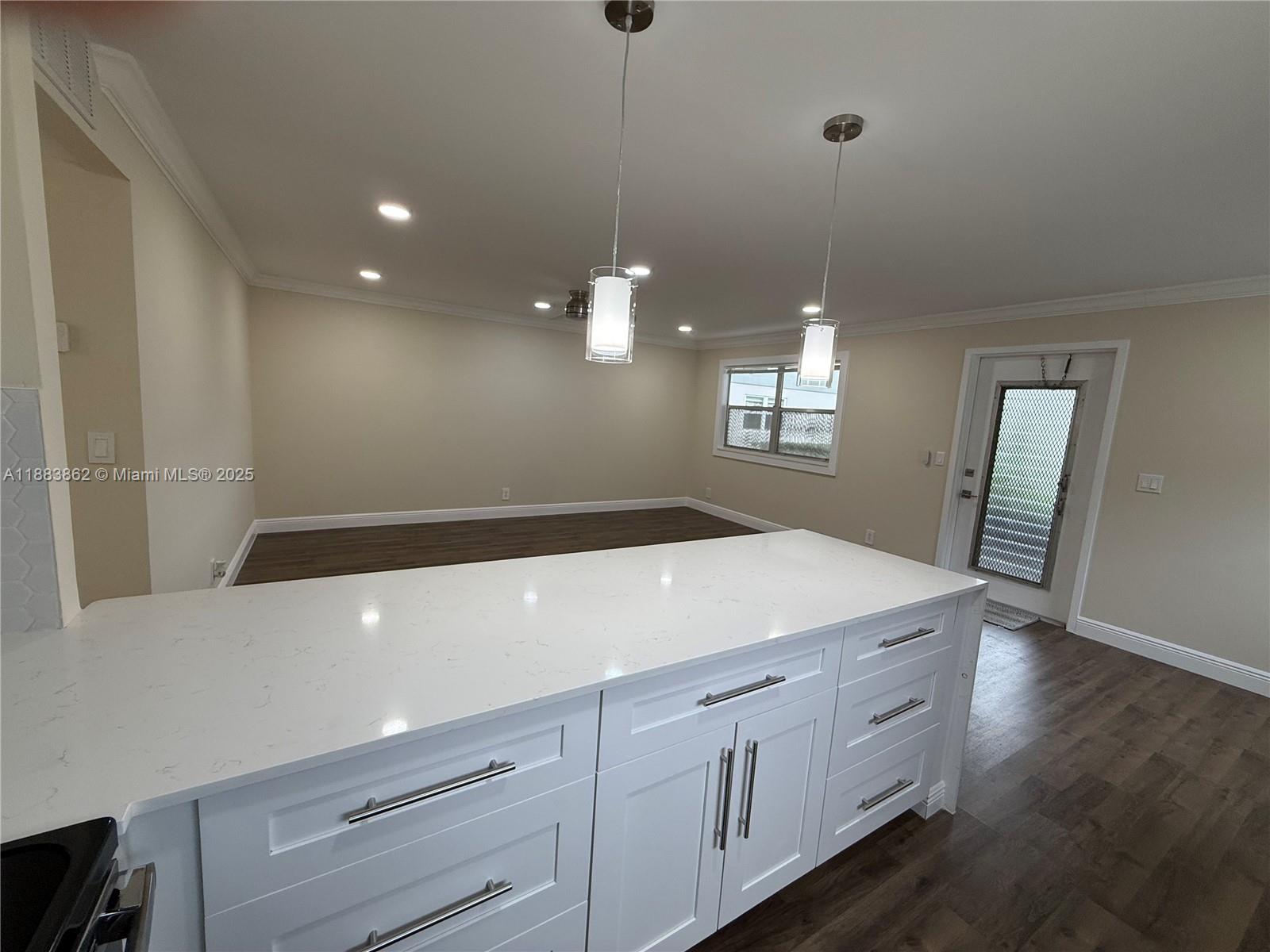 View photos, virtual tours, details... 641 N Flanders N 641