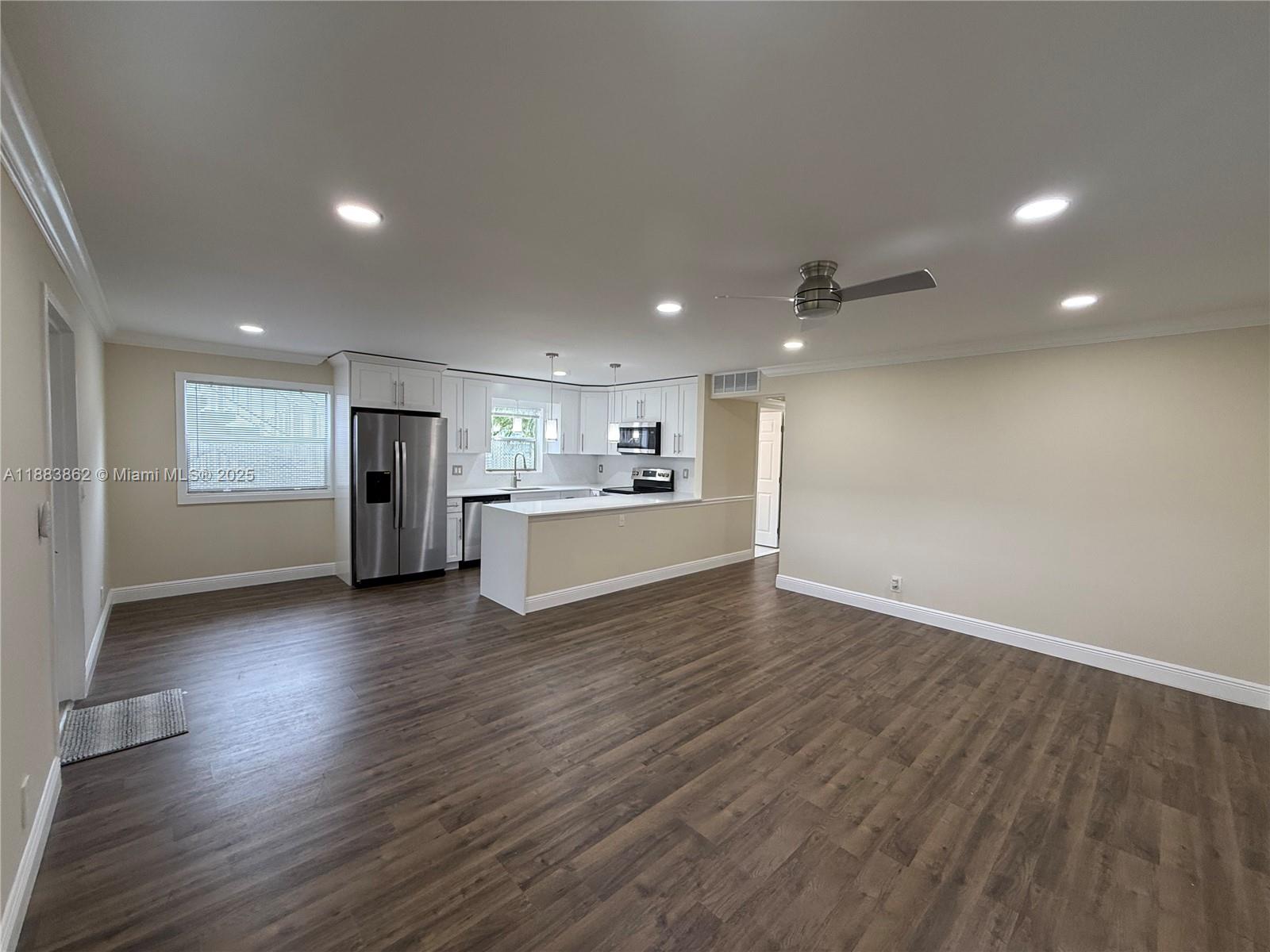 View photos, virtual tours, details... 641 N Flanders N 641