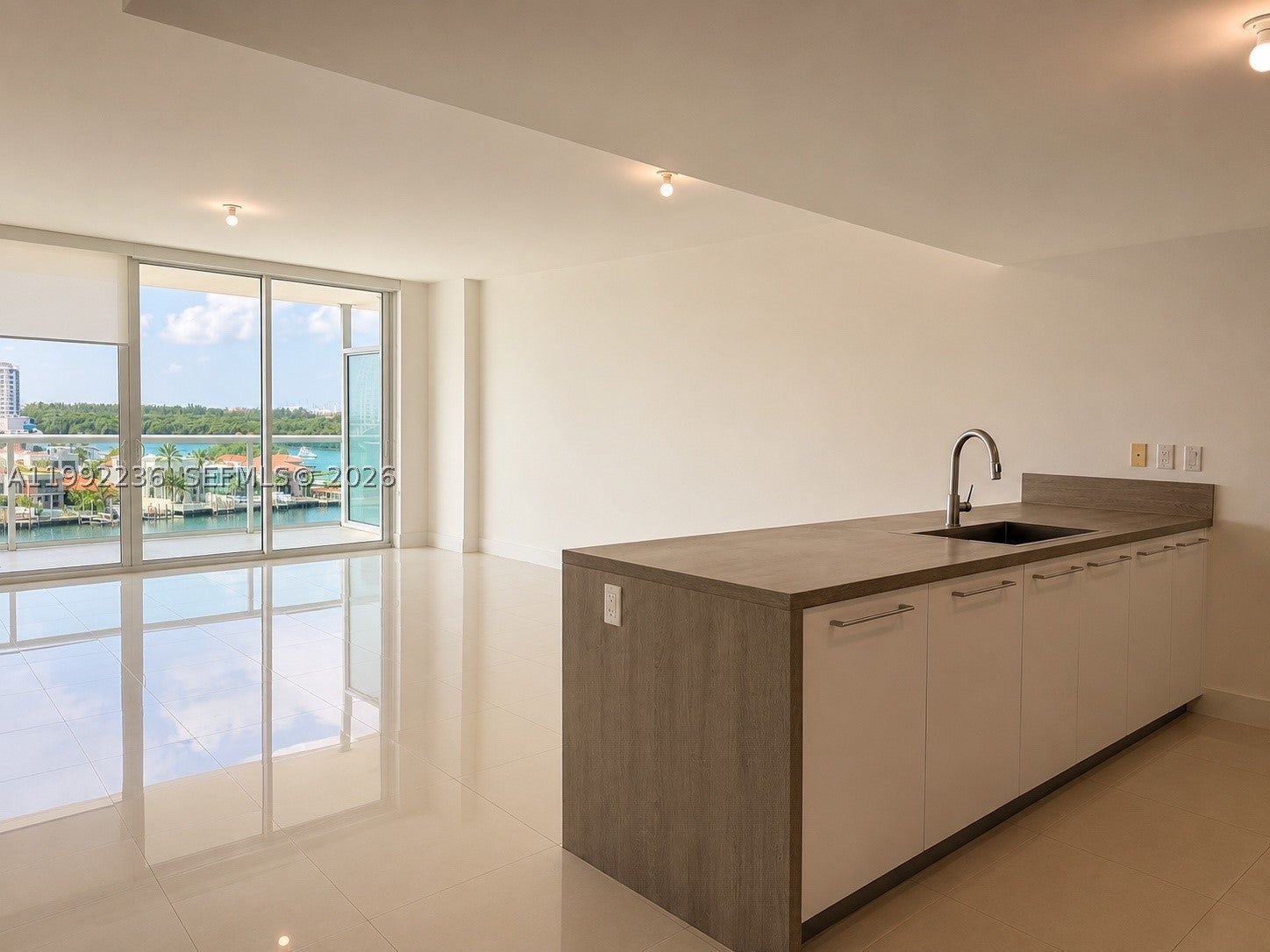 400 Sunny Isles Blvd 819
