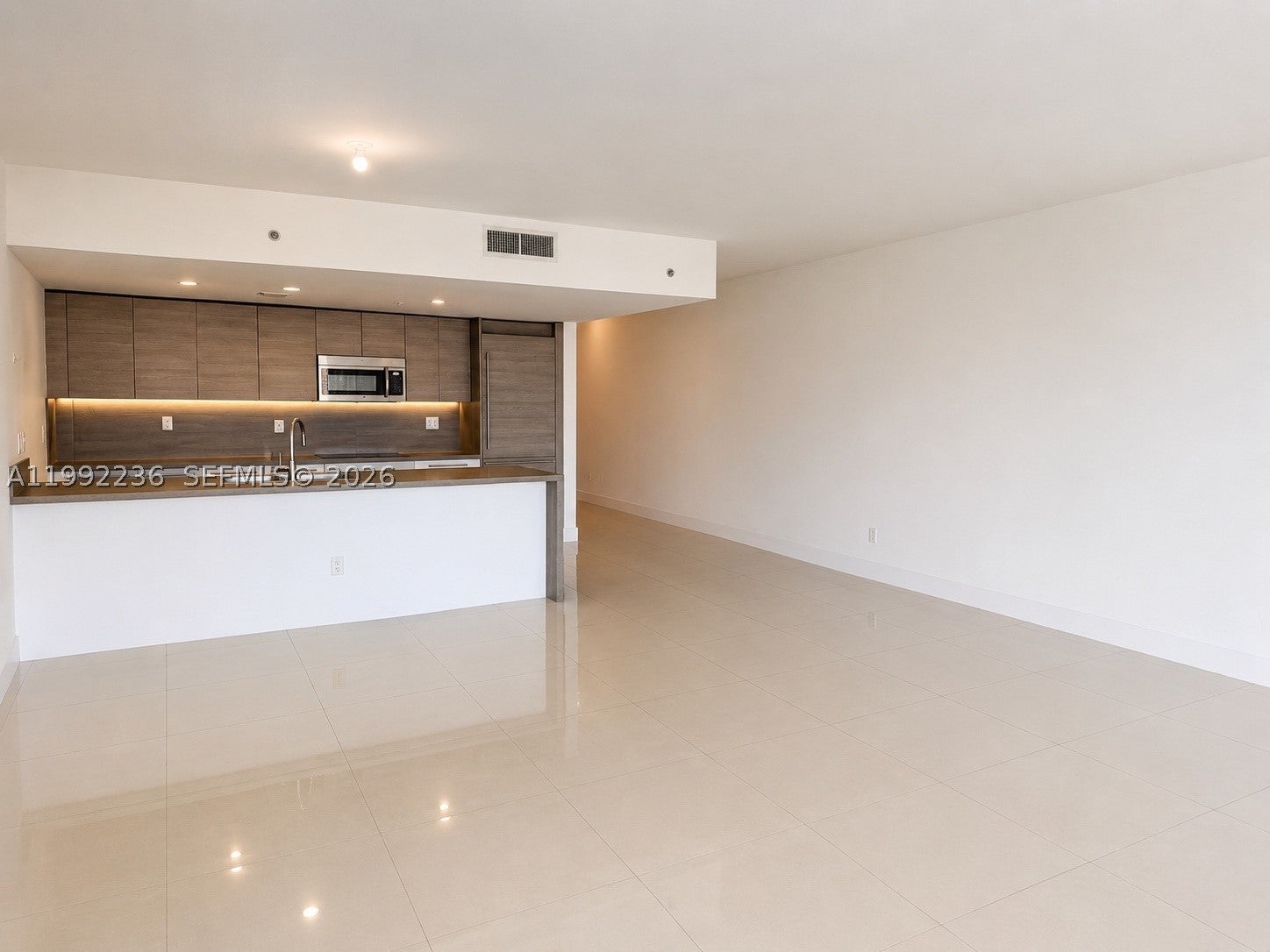 400 Sunny Isles Blvd 819