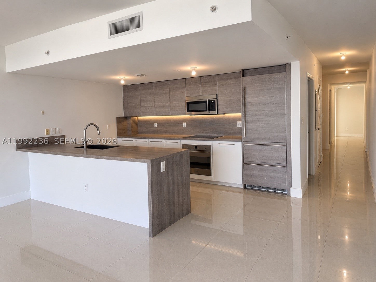 400 Sunny Isles Blvd 819