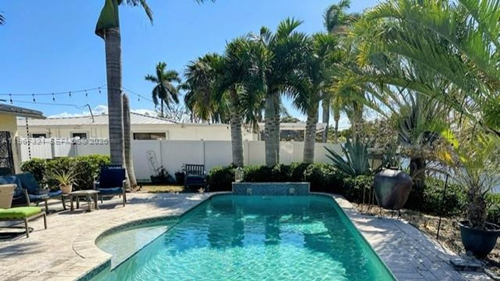 Photo of 4321 NE 15th Ter, Oakland Park, FL 33334 (MLS # A11967321)