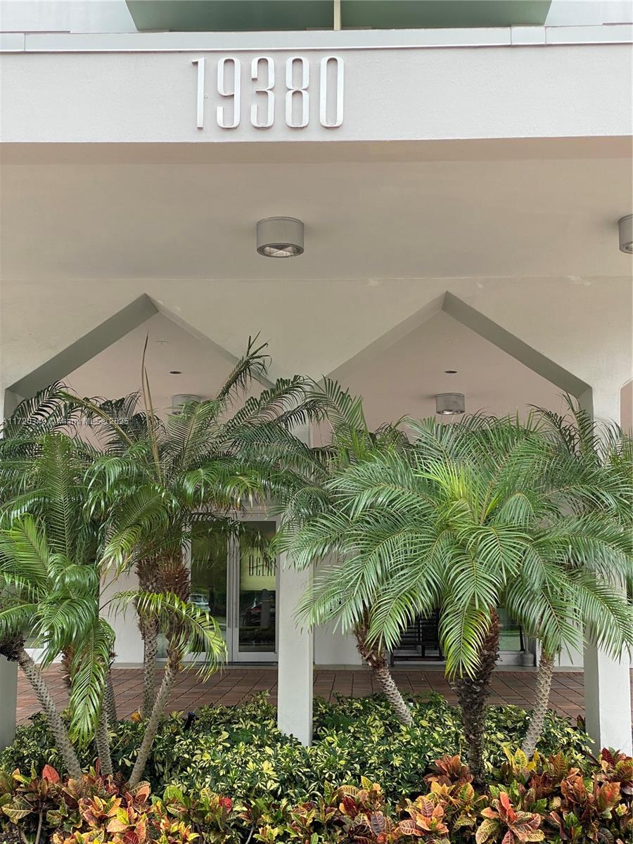 19380 Collins Ave 326