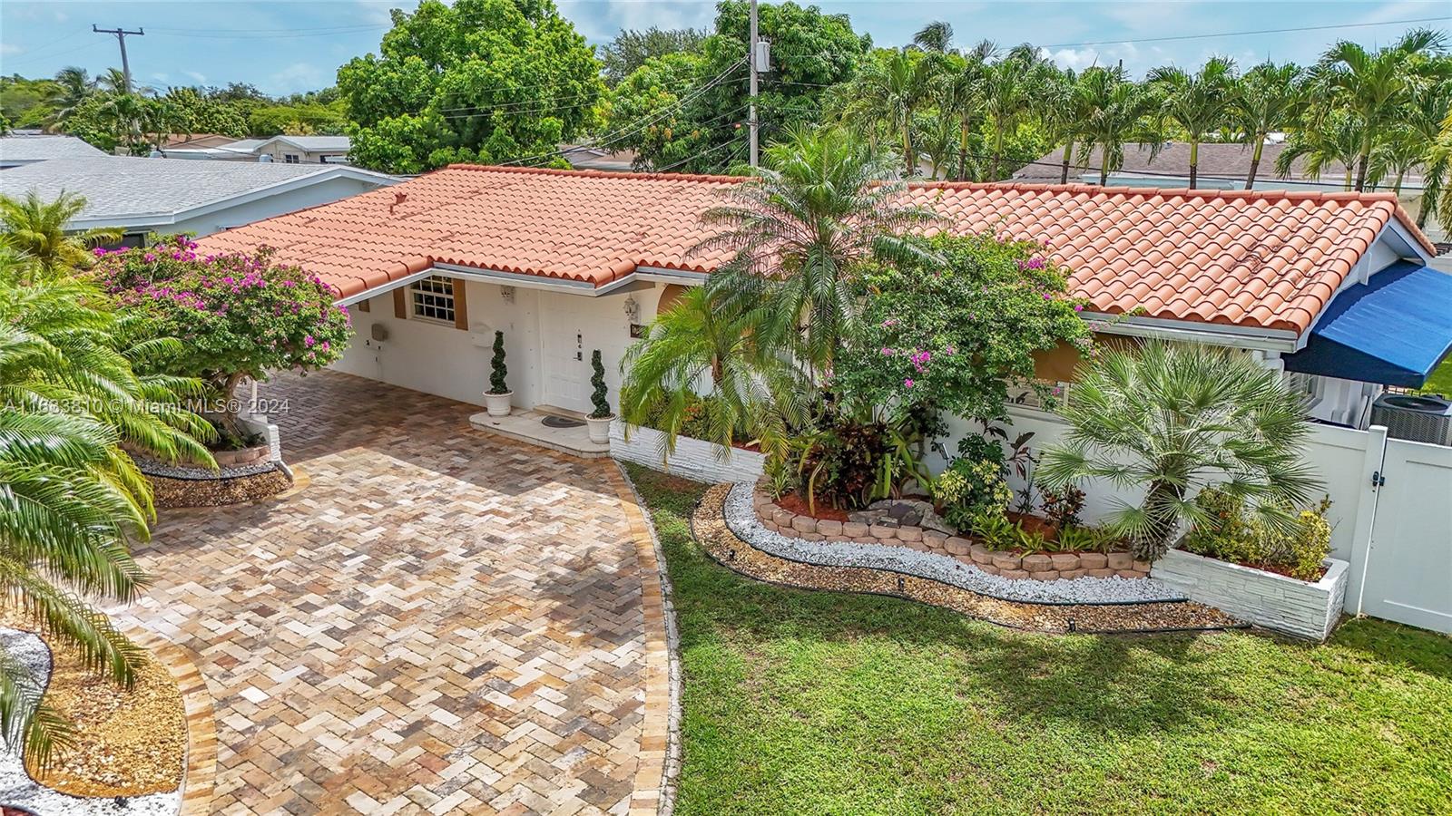 View North Miami Beach, FL 33162 house