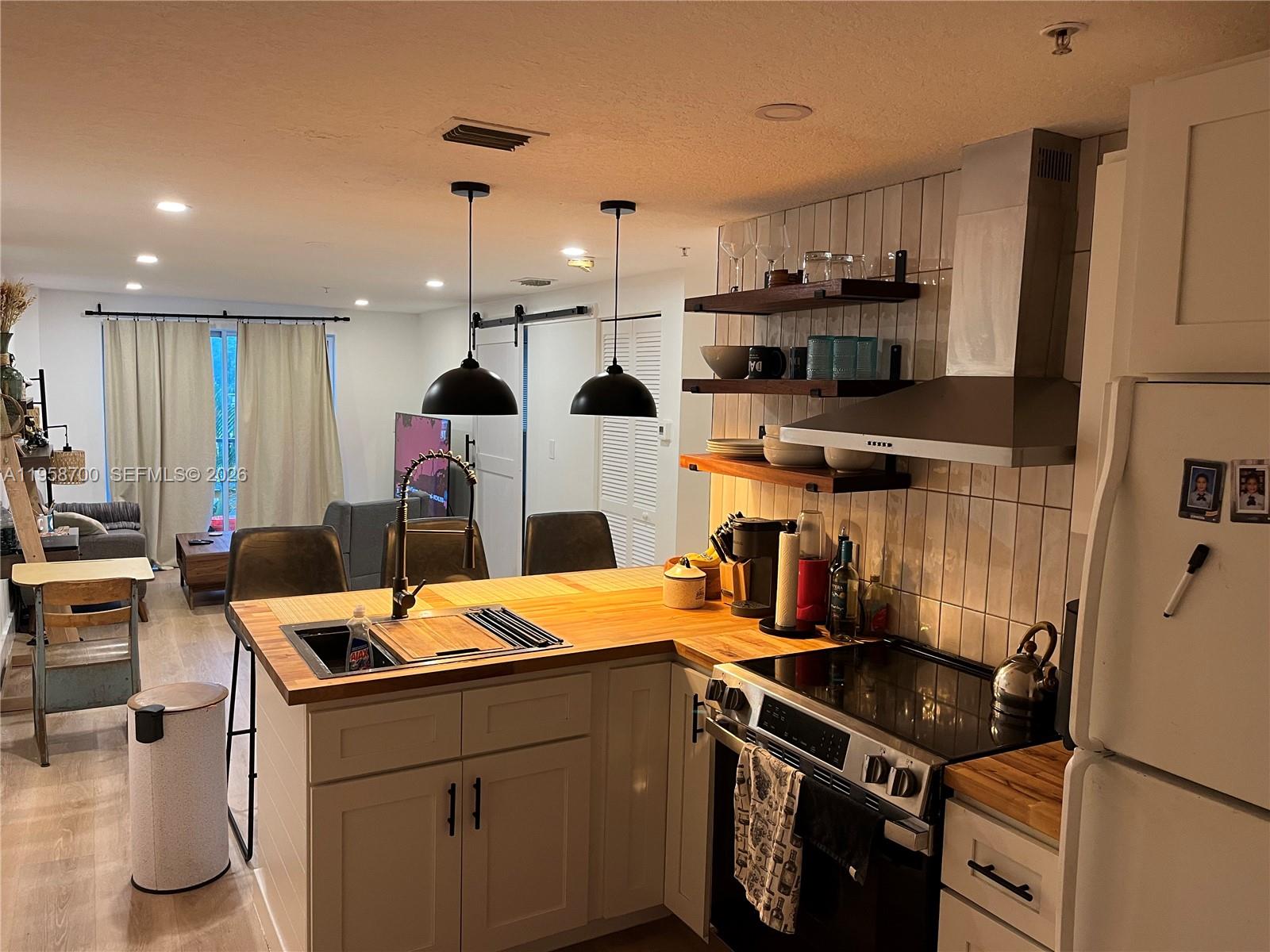 VILLA SOLE CONDO - Residential Lease