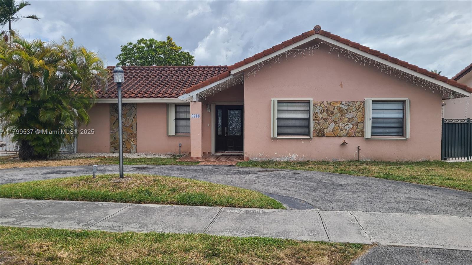 2739 Sw 131st Pl, Miami, Broward County, Florida - 3 Bedrooms  
2 Bathrooms - 