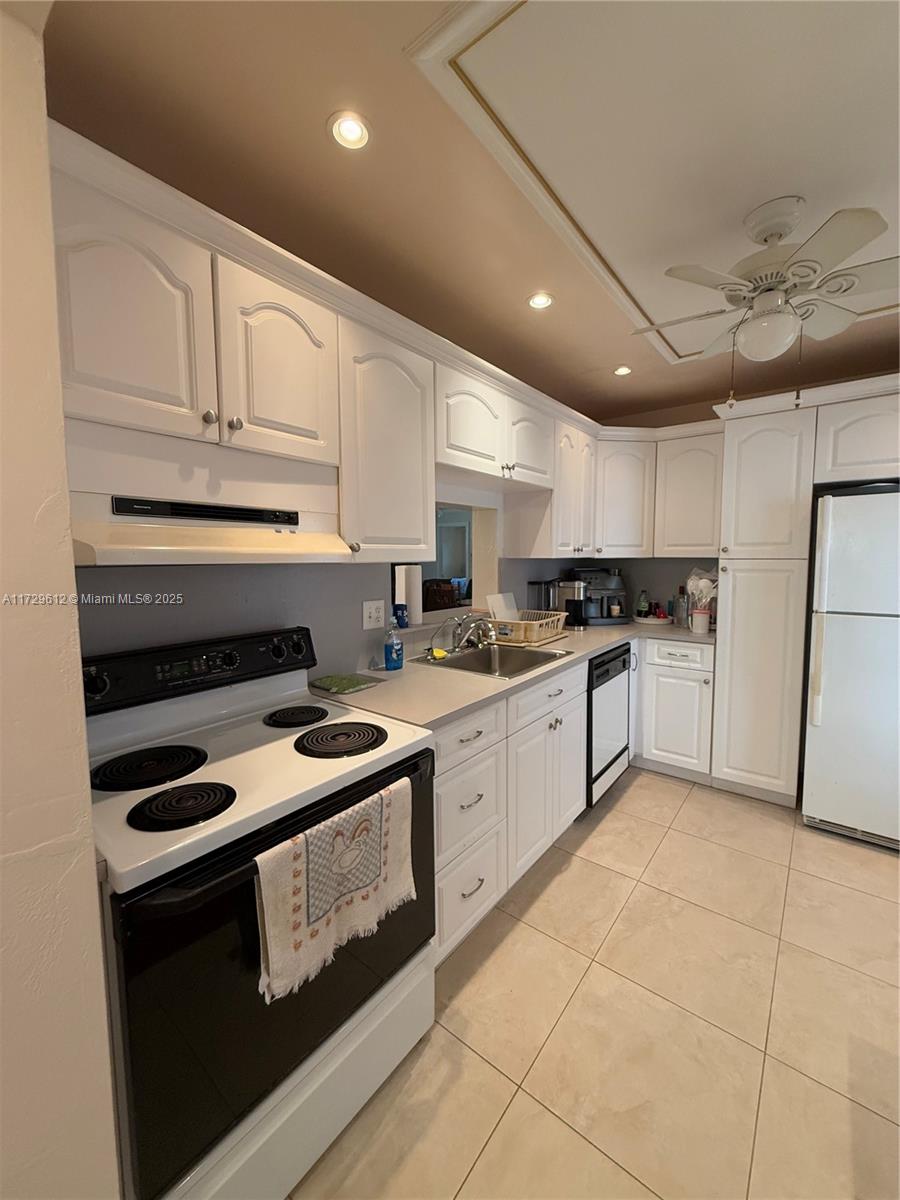 4270 Nw 40th St 202, Lauderdale Lakes, Broward County, Florida - 2 Bedrooms  
2 Bathrooms - 