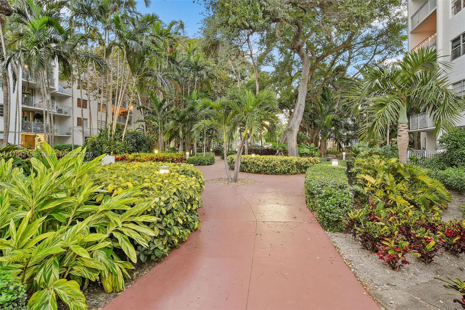 NIRVANA CONDO NO FIVE CON - Residential