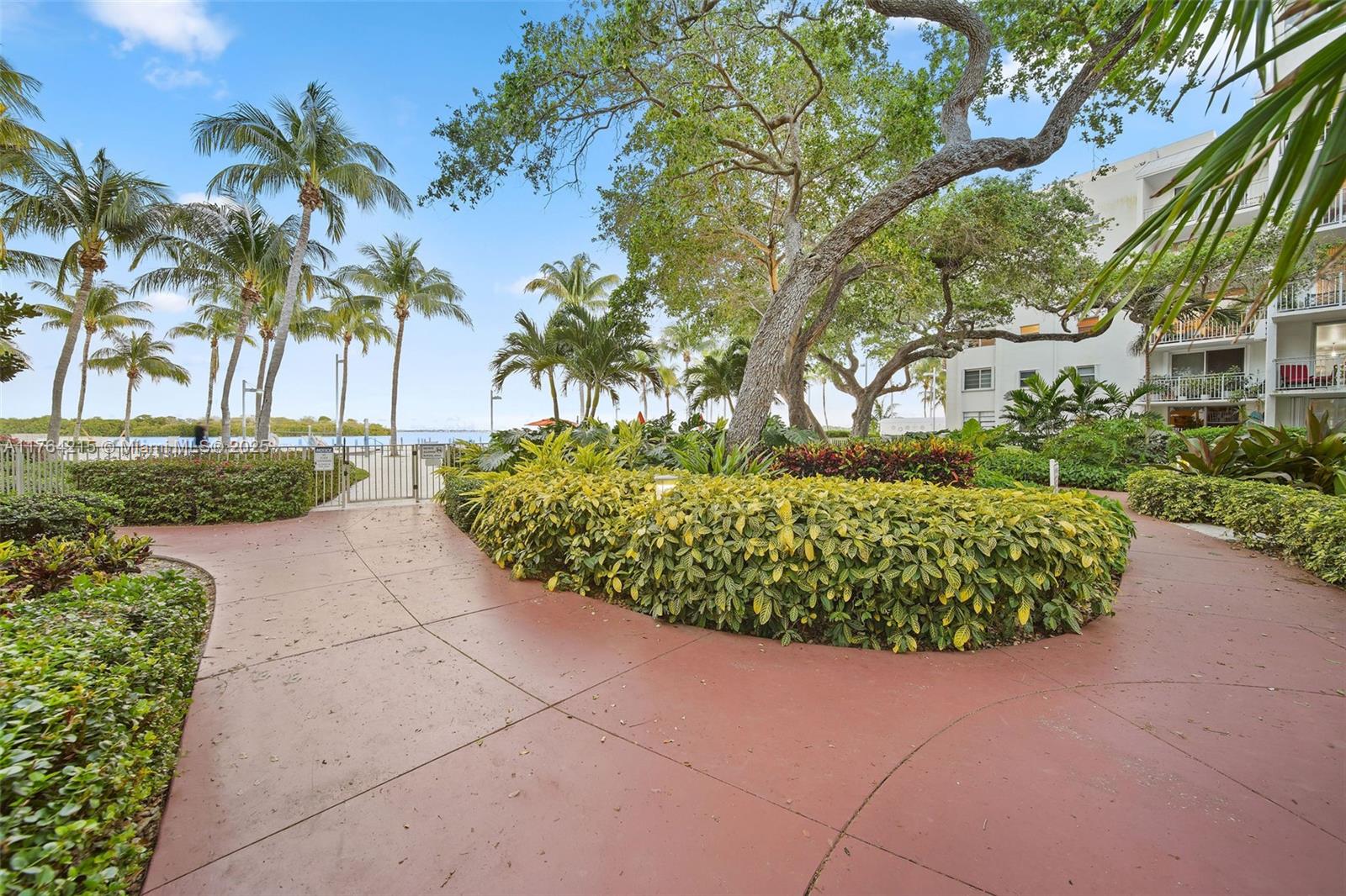 NIRVANA CONDO NO FIVE CON - Residential