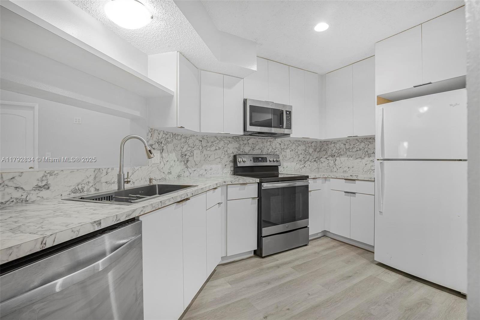 1500 Jefferson Dr 1500A, Homestead, Miami-Dade County, Florida - 2 Bedrooms  
2 Bathrooms - 