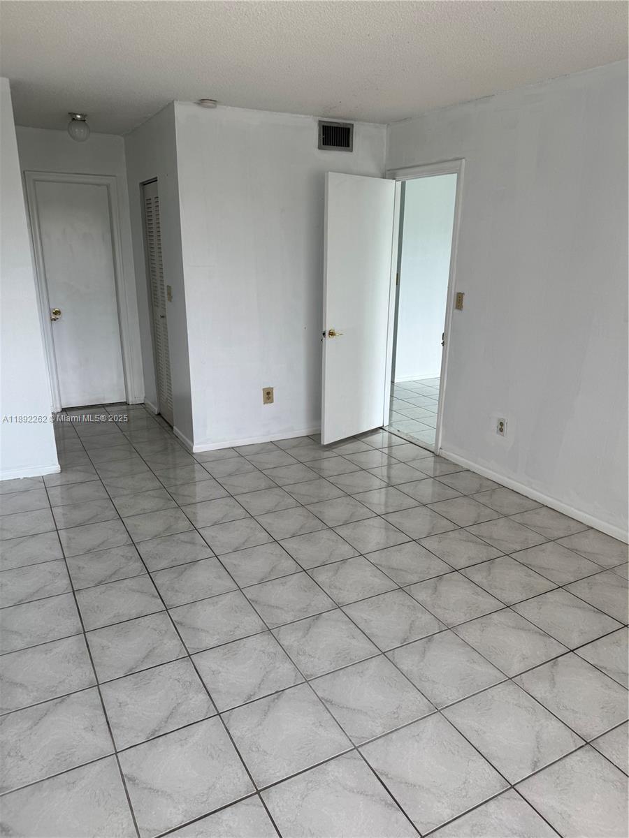 VILLAGE OF KINGS CREEK CO - Residential Lease