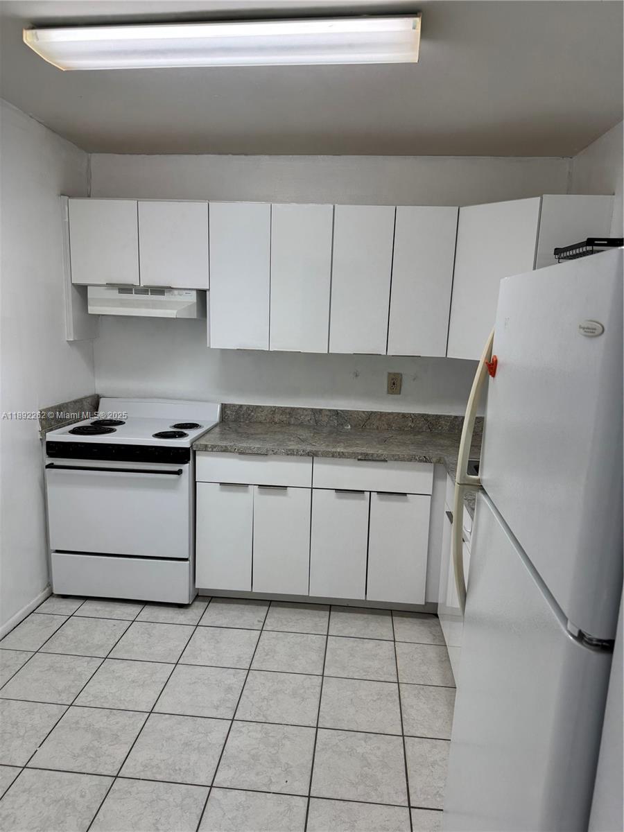 VILLAGE OF KINGS CREEK CO - Residential Lease