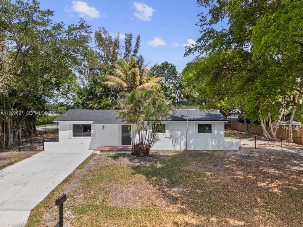 Photo of 14171 SW 37th Ct, Davie, FL 33330 (MLS # A11990627)