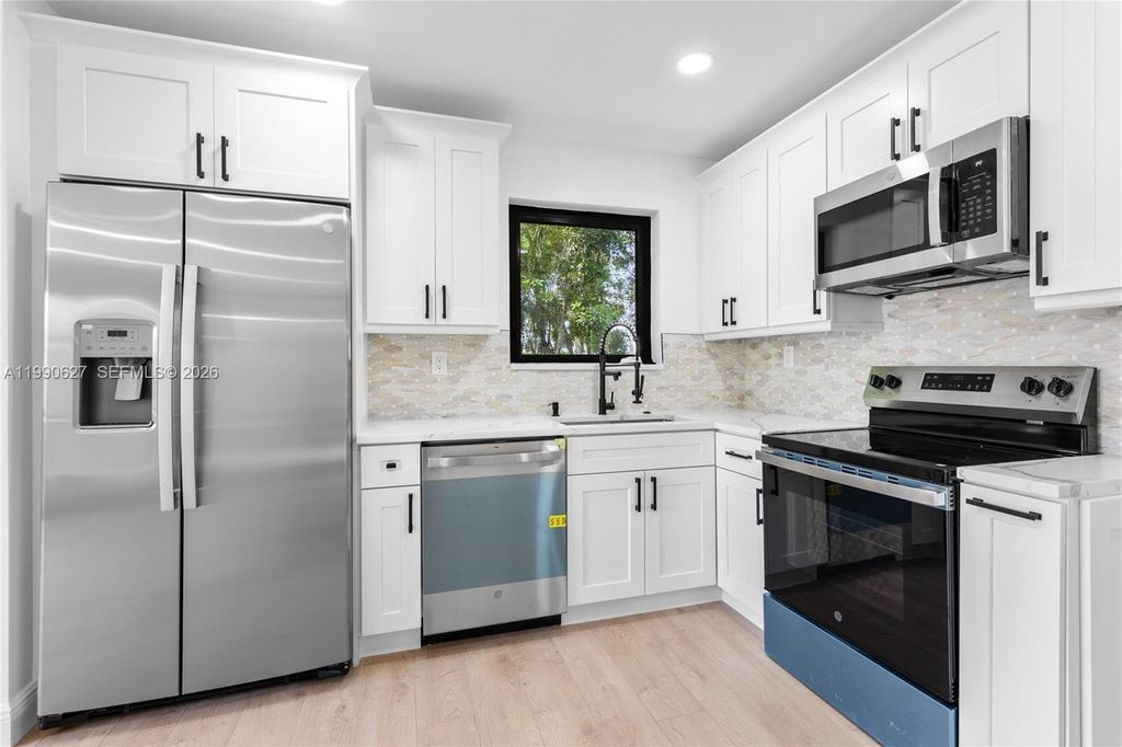 Photo of 14171 SW 37th Ct, Davie, FL 33330 (MLS # A11990627)