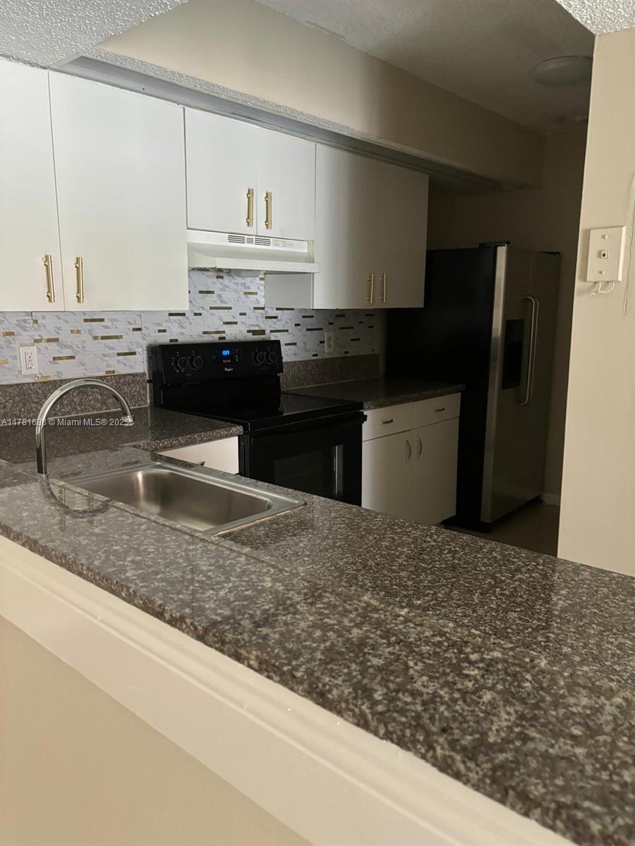 18860 Nw 57th Ave 302, Hialeah, Miami-Dade County, Florida - 2 Bedrooms  
2 Bathrooms - 