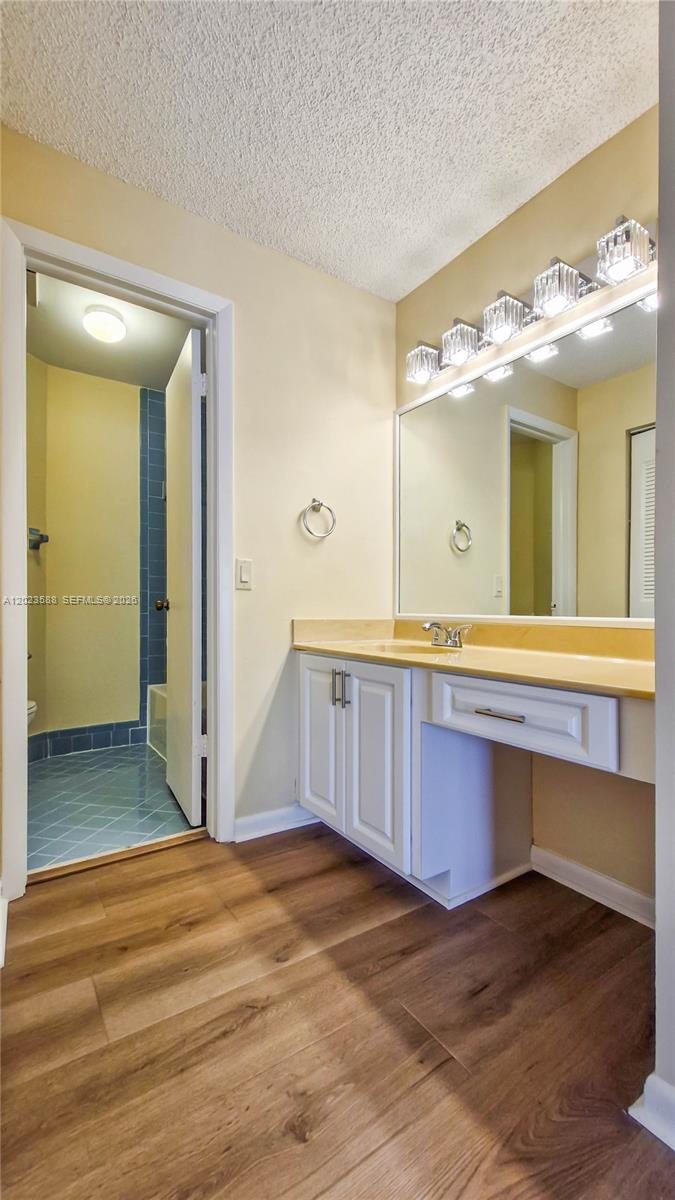 YORKVILLE - Residential