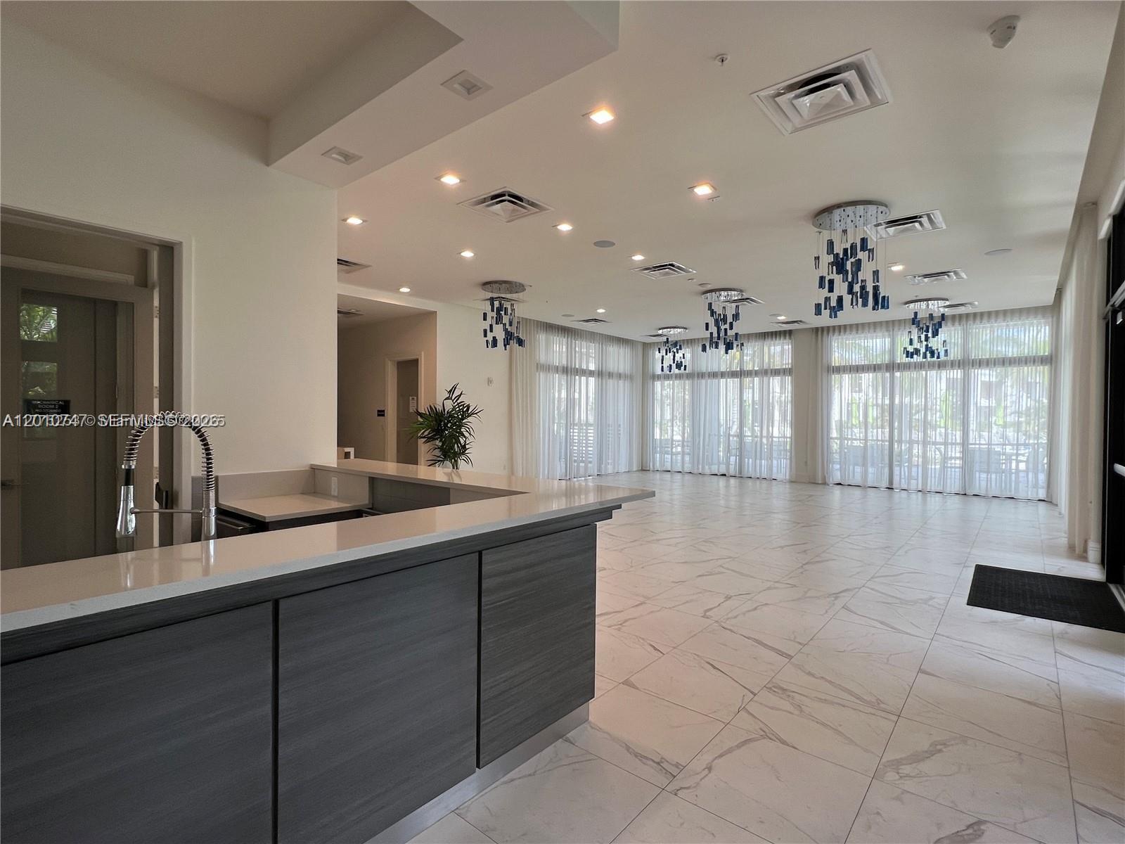 DOWNTOWN DORAL SOUTH PHAS - Residential