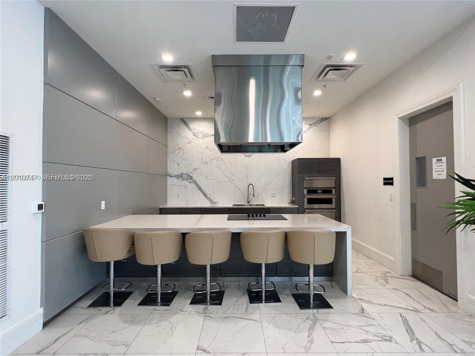 DOWNTOWN DORAL SOUTH PHAS - Residential