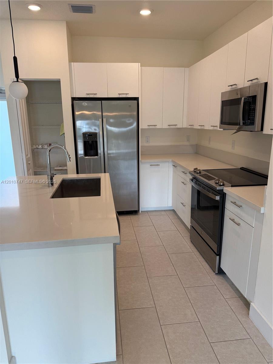 DOWNTOWN DORAL SOUTH PHAS - Residential