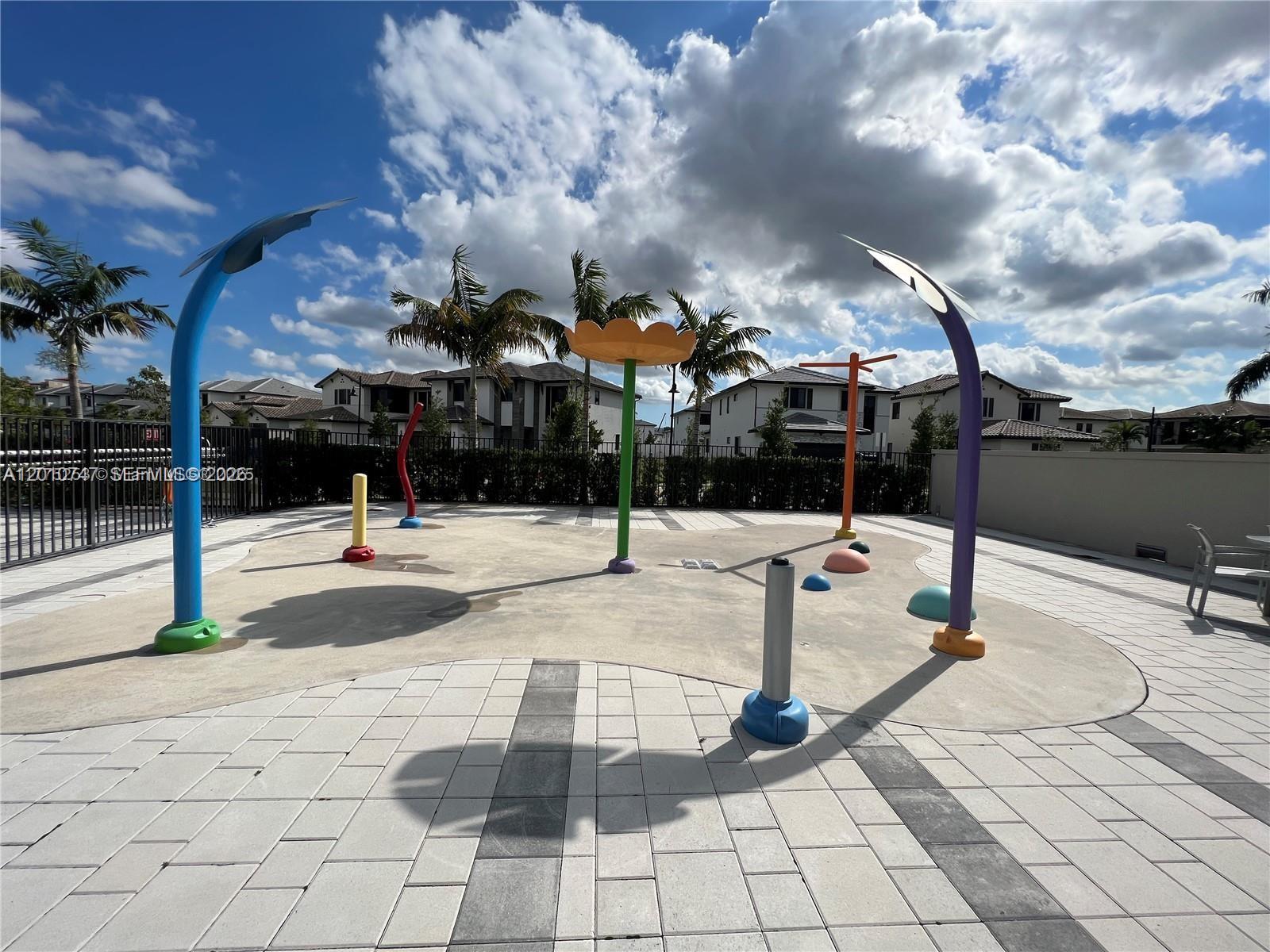 DOWNTOWN DORAL SOUTH PHAS - Residential