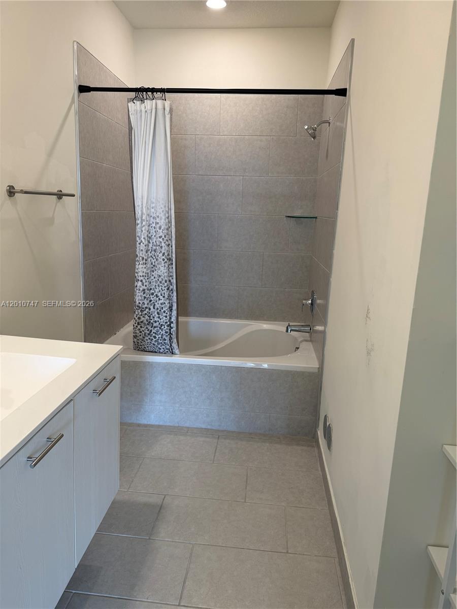 DOWNTOWN DORAL SOUTH PHAS - Residential