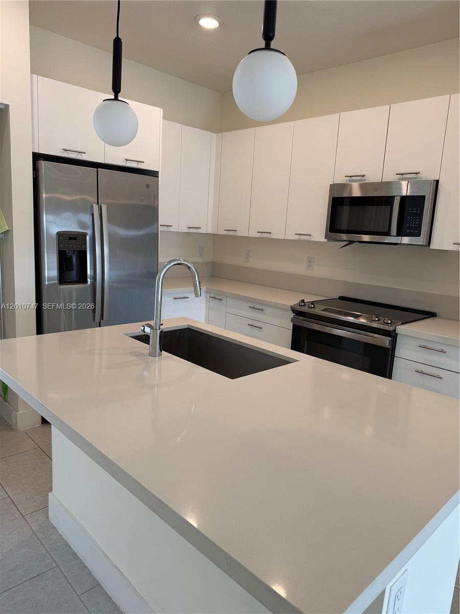 DOWNTOWN DORAL SOUTH PHAS - Residential