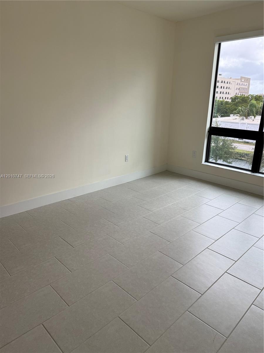 DOWNTOWN DORAL SOUTH PHAS - Residential