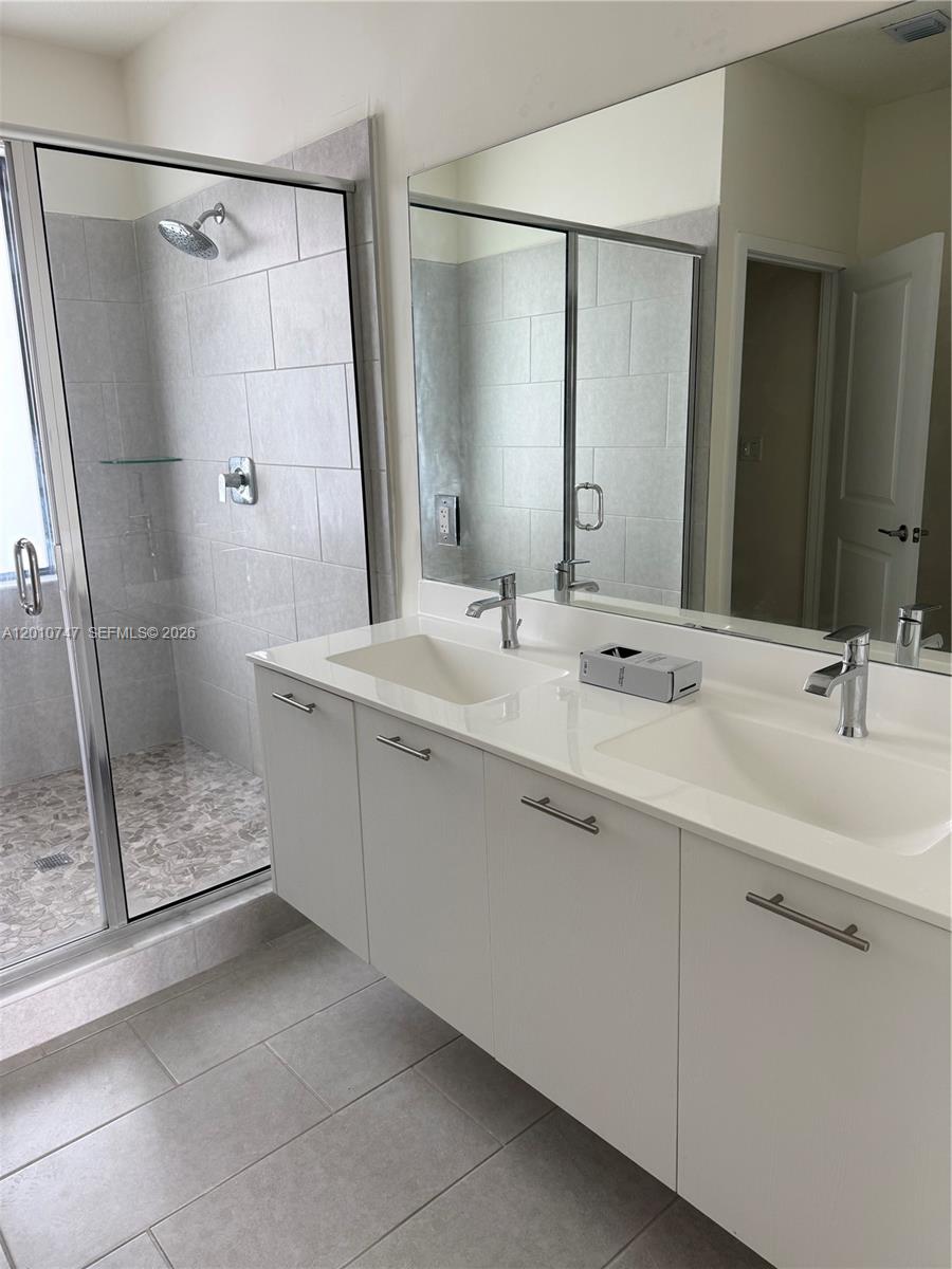 DOWNTOWN DORAL SOUTH PHAS - Residential