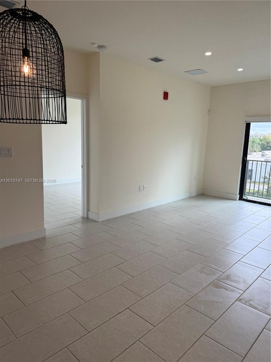 DOWNTOWN DORAL SOUTH PHAS - Residential