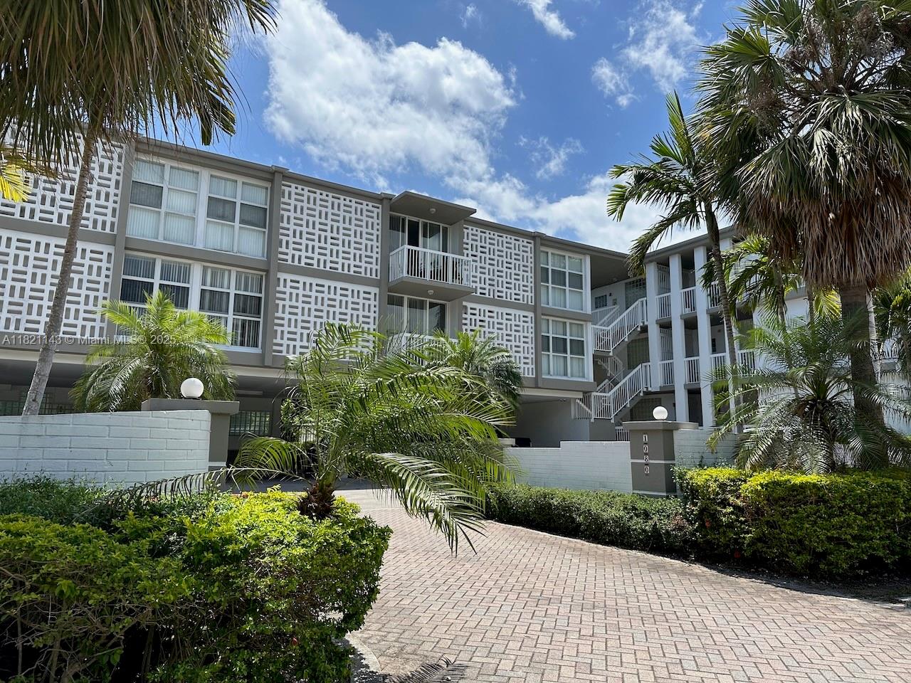 1080 99th St 332, Bay Harbor Islands, Miami-Dade County, Florida - 1 Bedrooms  
1 Bathrooms - 