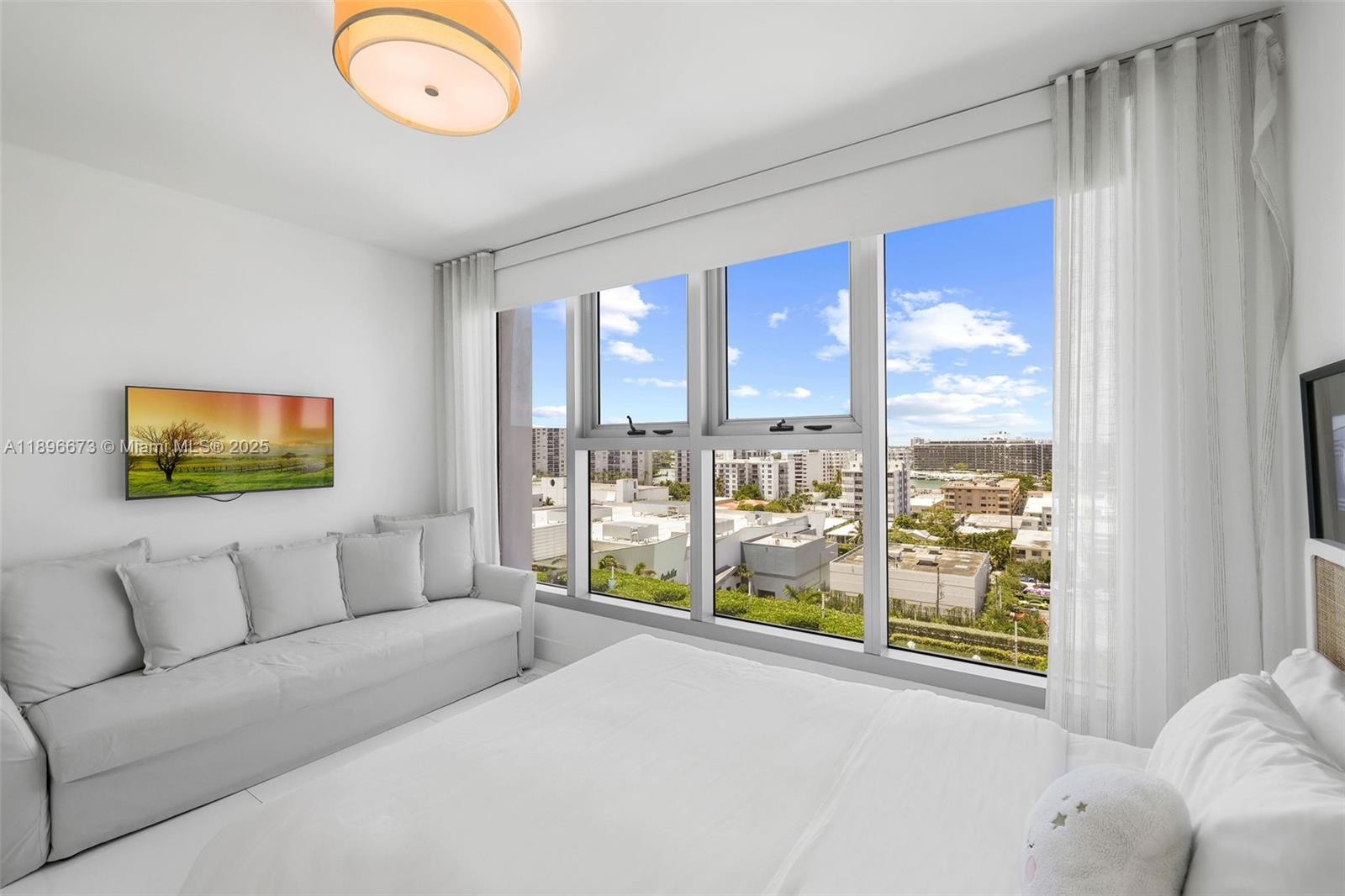 6899 Collins Ave 1003