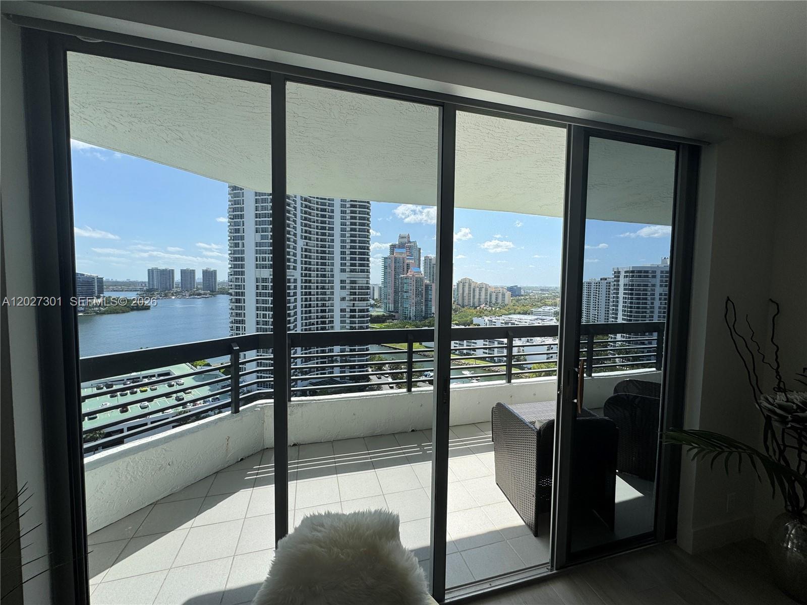 3500 Mystic Pointe Dr 2003