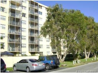 : Totally Upgrade Apartment Perfect location between Miami Shores and Biscayne park, steps from trendy Biscayne Blvd & restaurants and 5 minutes to the beach, Barry University, FIU and Johnson & Wales. Enjoy nice pool, gym and covered assigned parking.