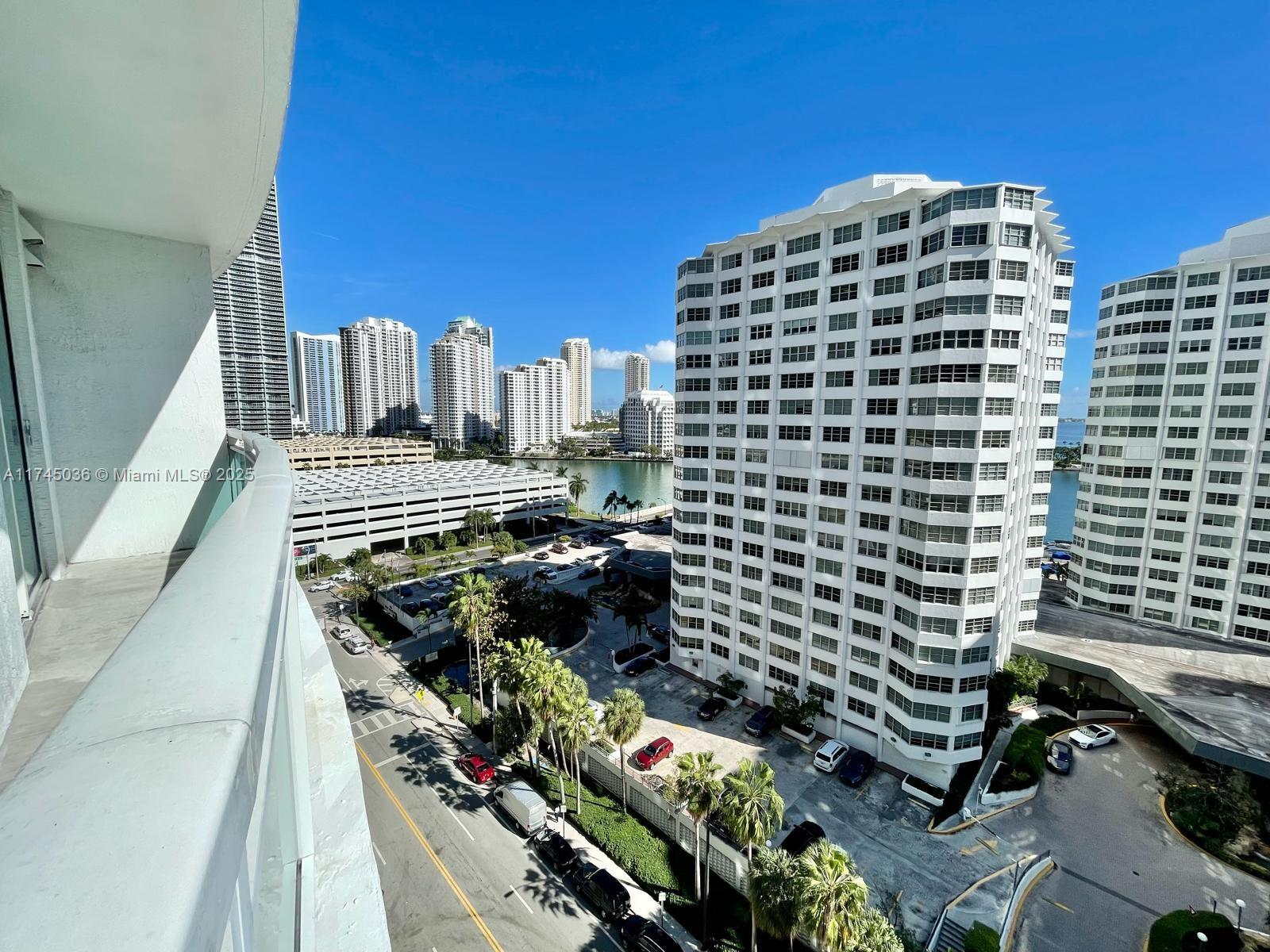 Rental Property at 950 Brickell Bay Dr 1111, Miami, Broward County, Florida - Bedrooms: 2 
Bathrooms: 3  - $4,200 MO.