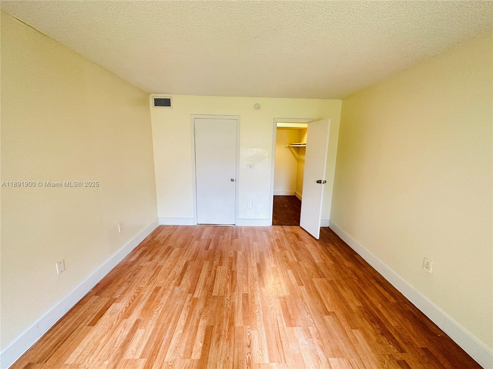 NEW WORLD CONDO APTS IV - Residential