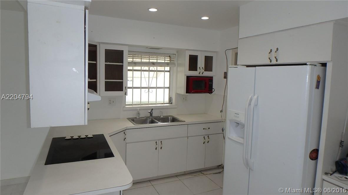 4 52 41 CAROL CITY 4TH AD - Residential