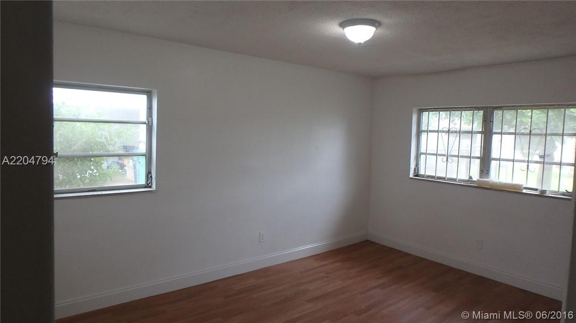 4 52 41 CAROL CITY 4TH AD - Residential