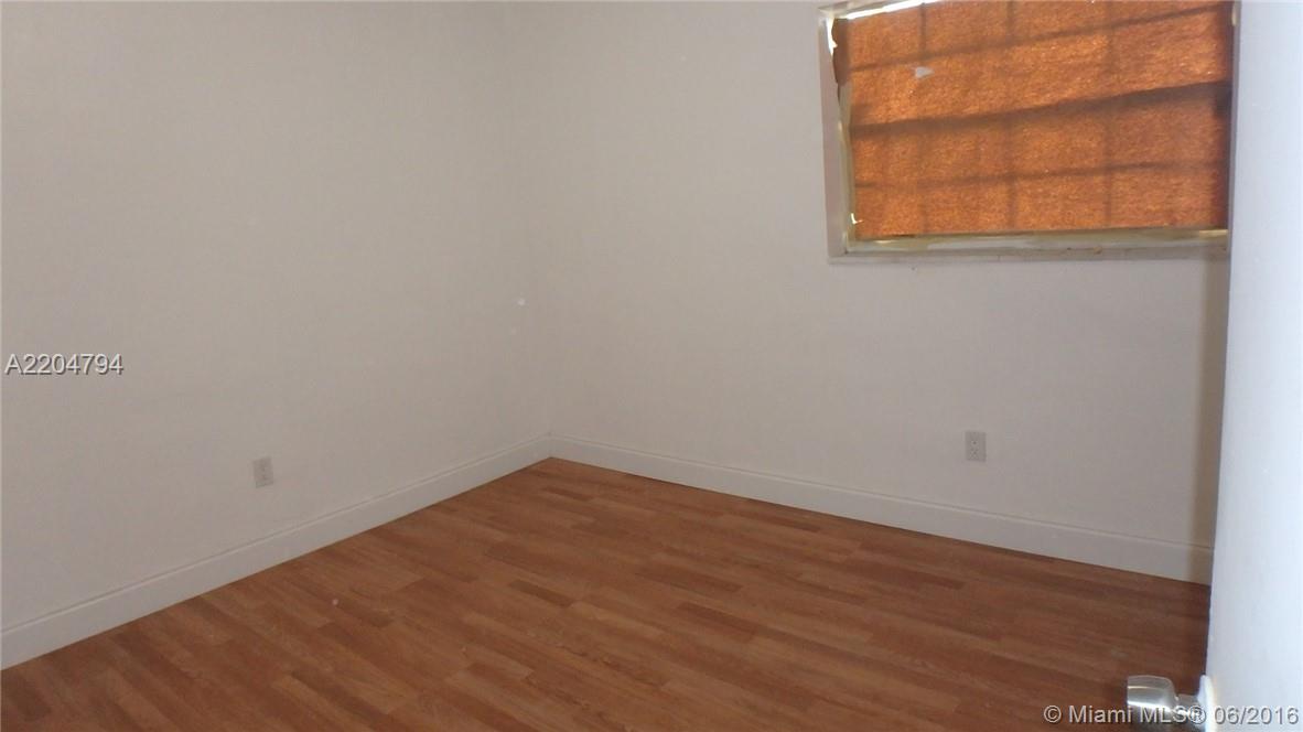 4 52 41 CAROL CITY 4TH AD - Residential