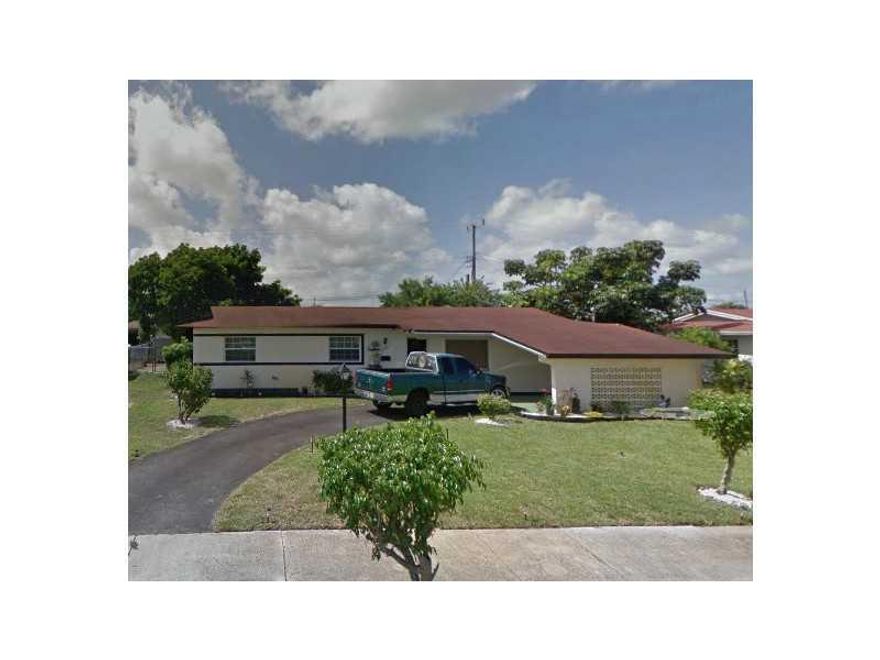 Charming one story home with 3 bedrooms / 2 bathrooms and 1 Car Port. Spacious interior with family room, ceiling fans, tile & carpet. Plenty of yard space for entertaining. There is no HOA. Located in quiet residential neighborhood.