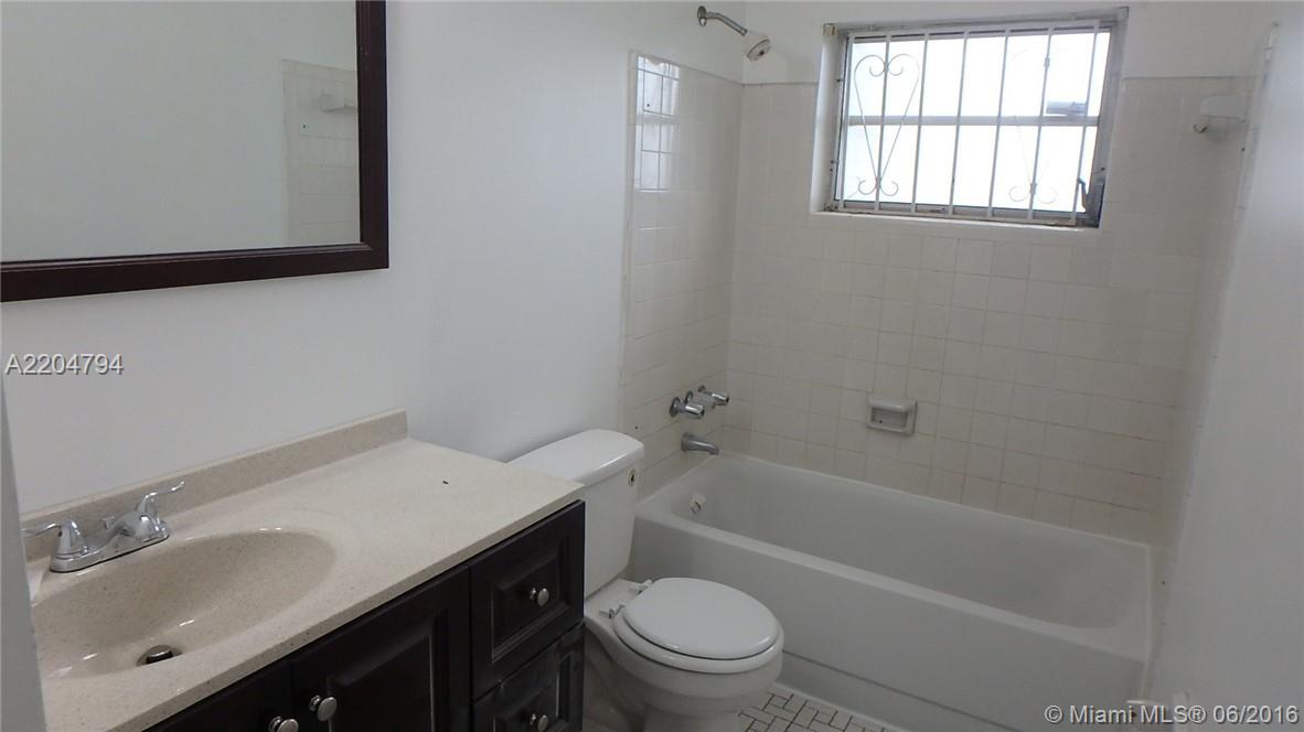 4 52 41 CAROL CITY 4TH AD - Residential