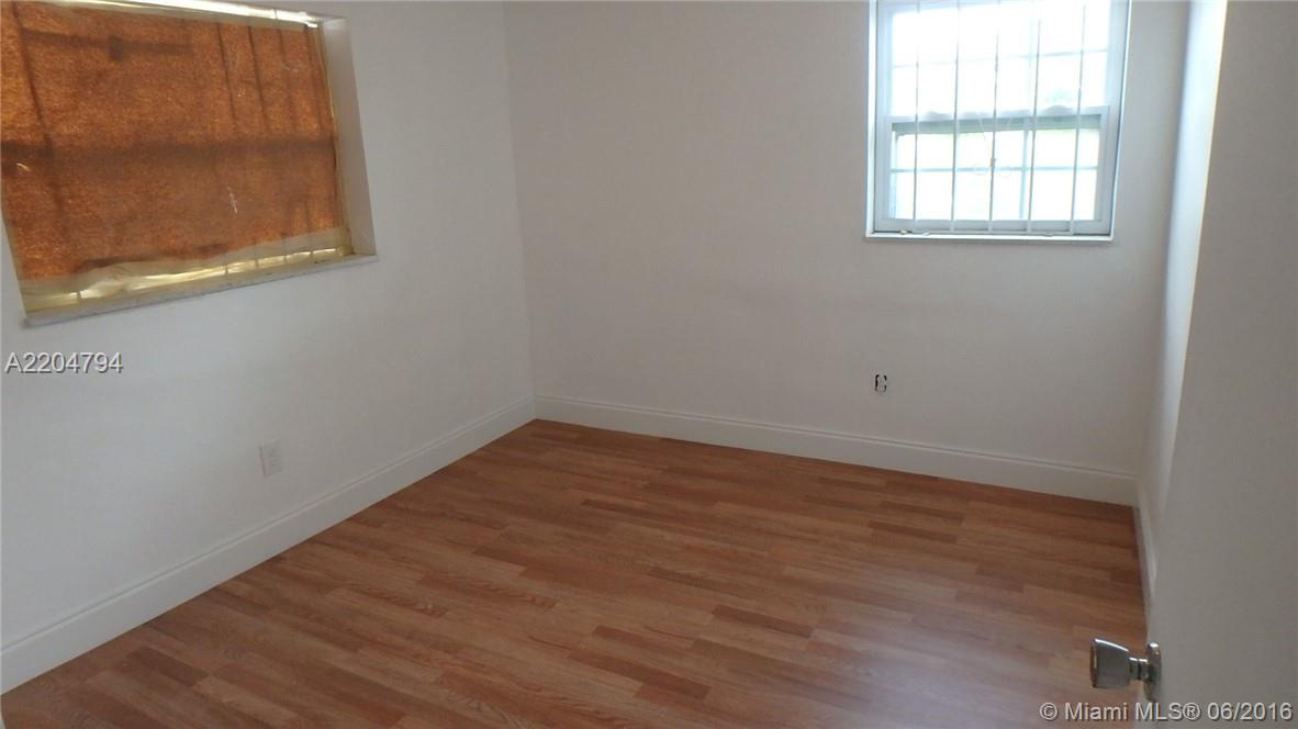 4 52 41 CAROL CITY 4TH AD - Residential