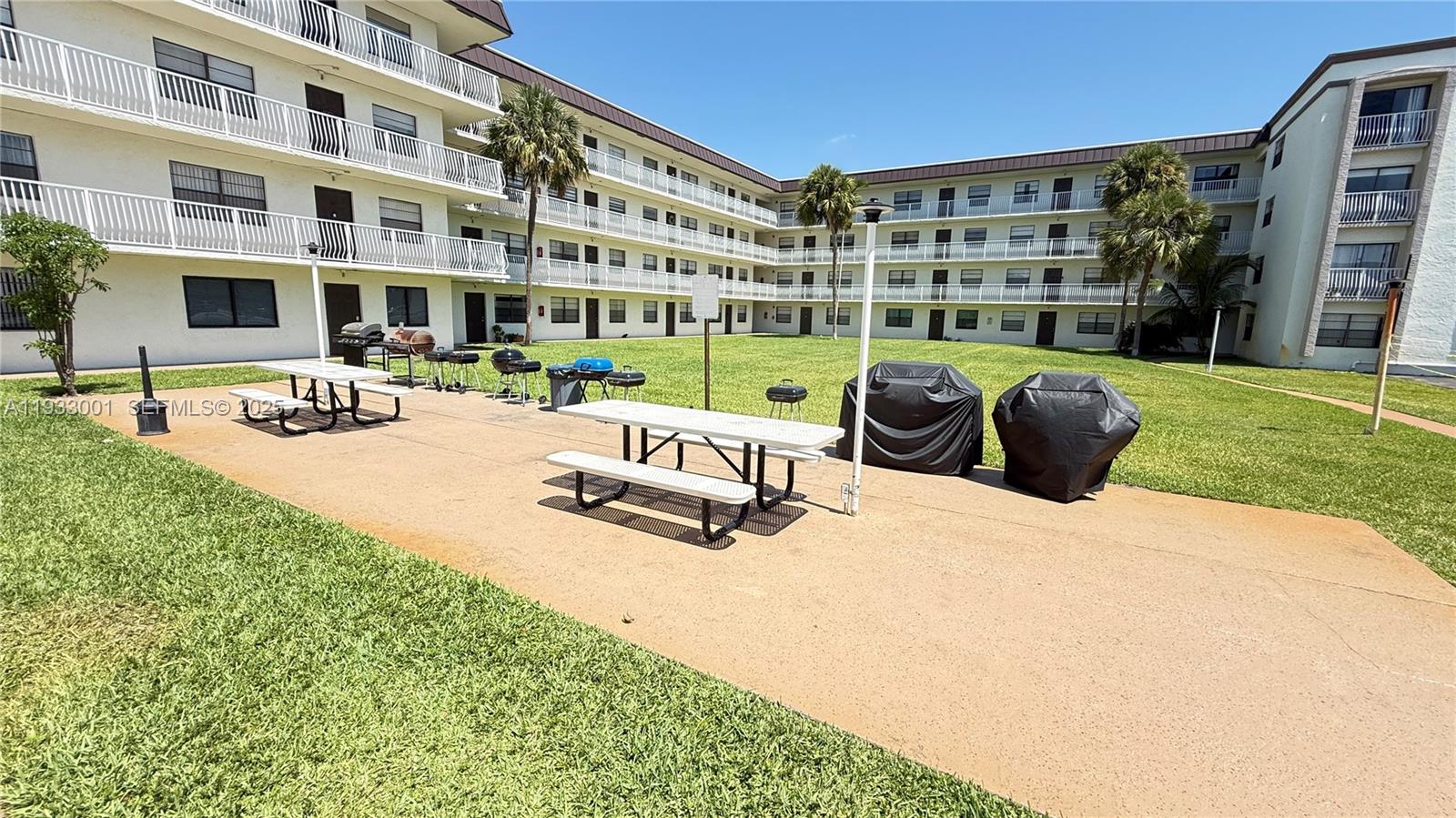 PALM VILLAGE CLUB CONDO - Residential Lease