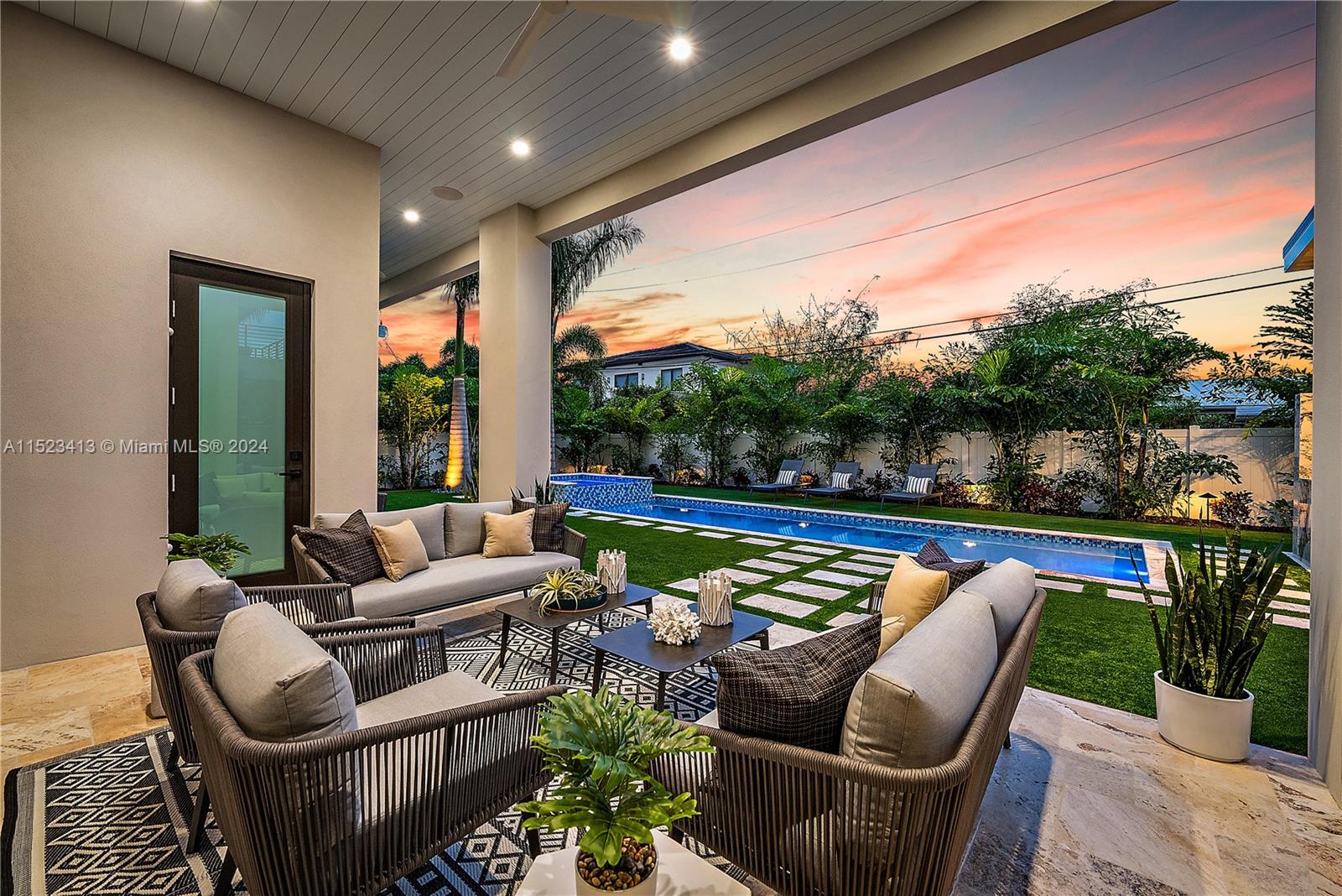 BOCA VILLAS - Residential