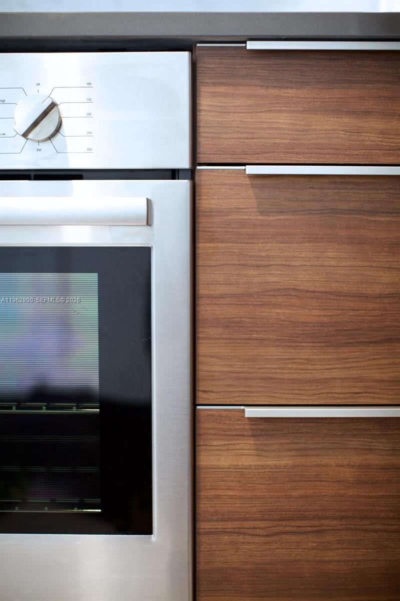 THE CRIMSON CONDO - Residential