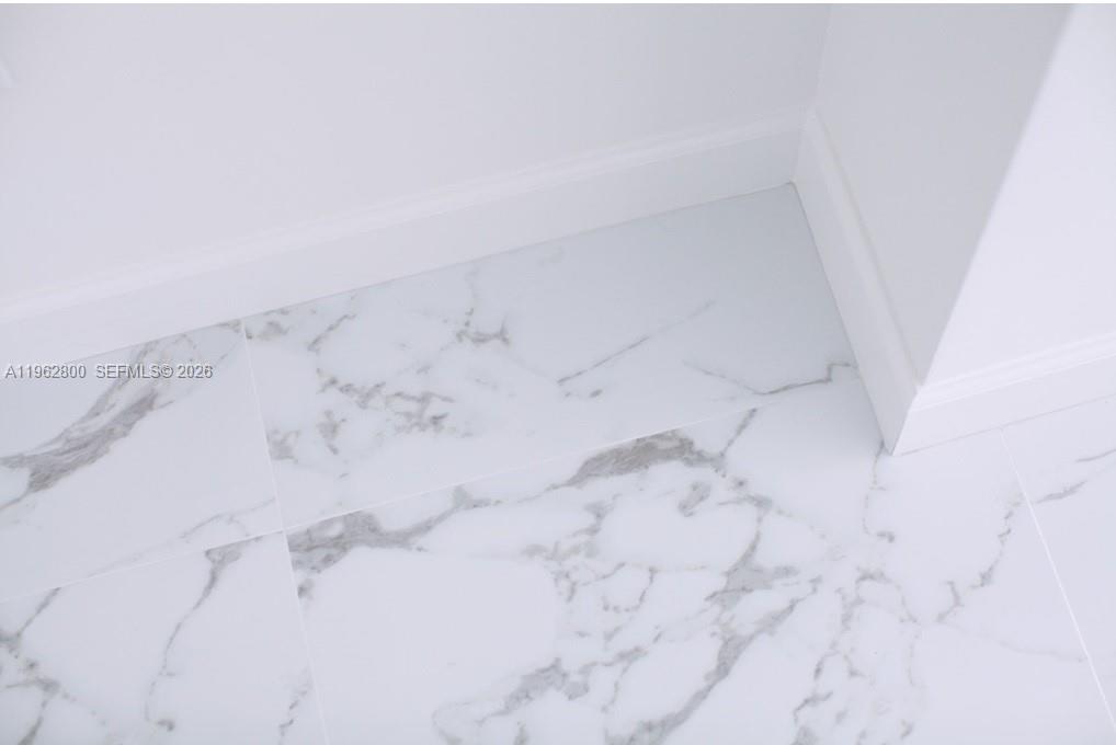 THE CRIMSON CONDO - Residential