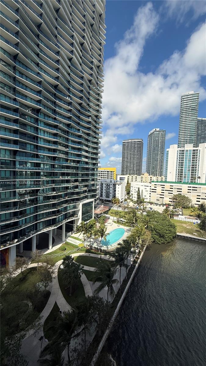 THE CRIMSON CONDO - Residential