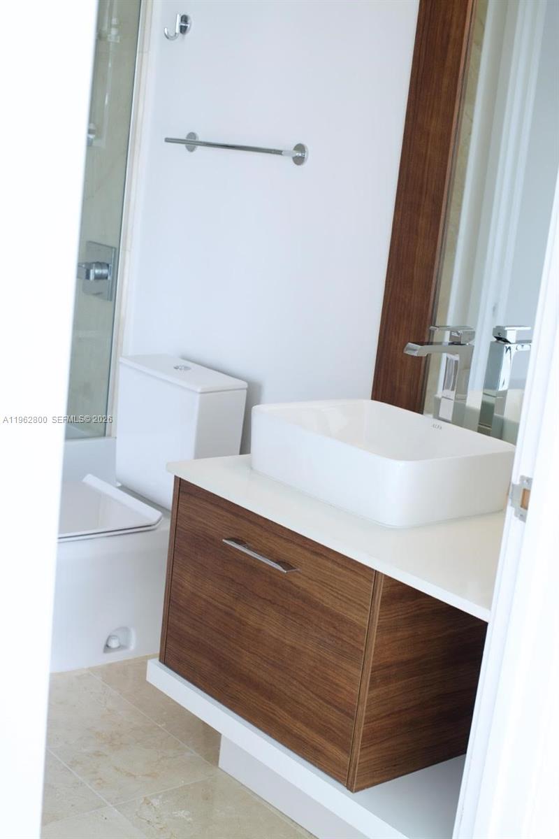 THE CRIMSON CONDO - Residential