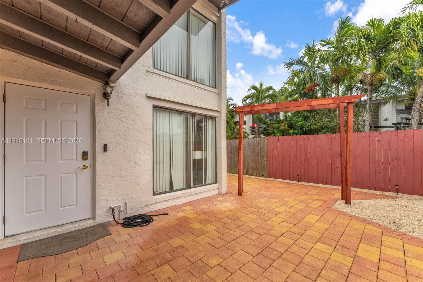 SNAPPER CREEK TOWNHOUSES - Residential