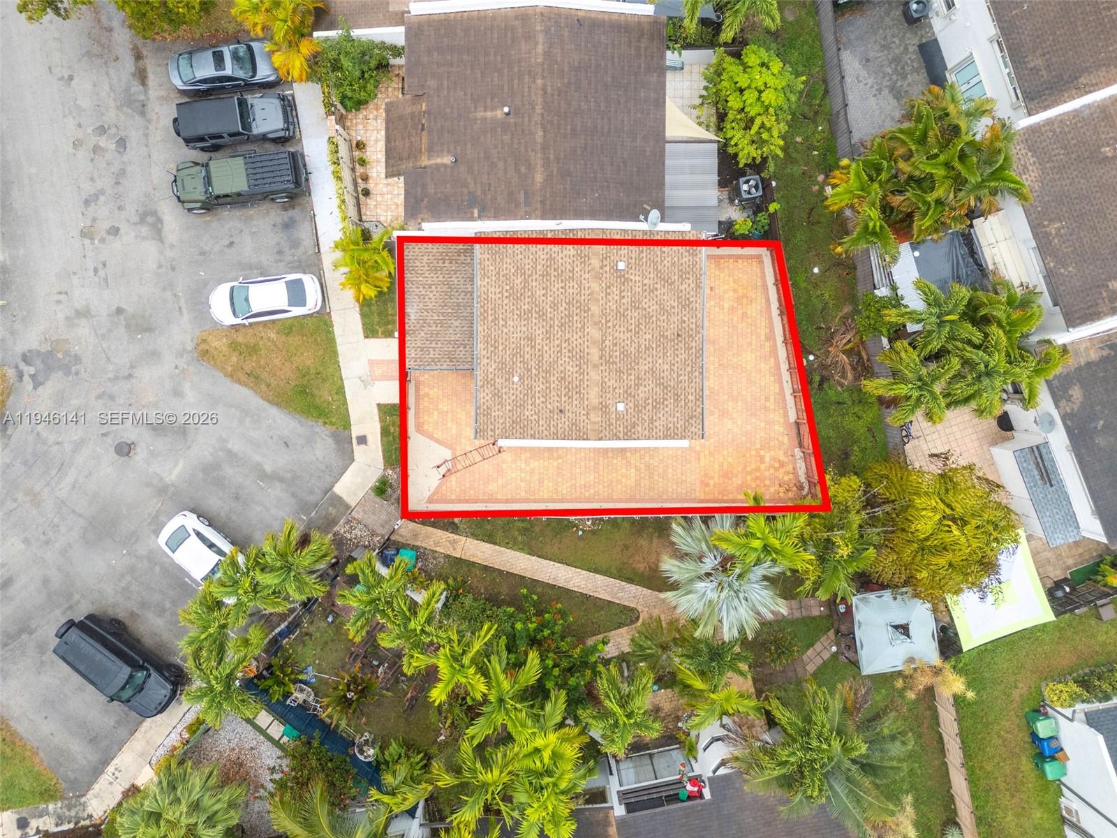 SNAPPER CREEK TOWNHOUSES - Residential