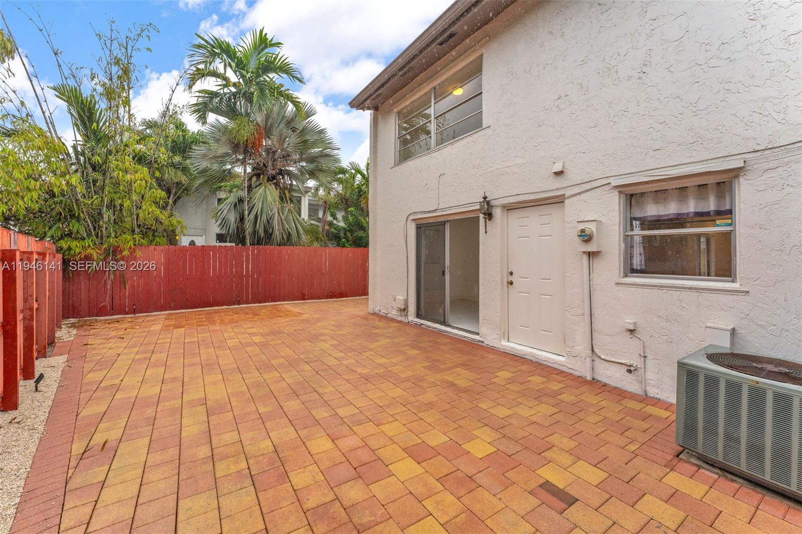 SNAPPER CREEK TOWNHOUSES - Residential